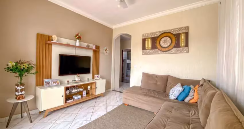 Oportunidade em meaípe! sobrado à venda com 2 casas independentes e área com churrasqueira a apenas 600m da praia de meaipe em guarapari/es.