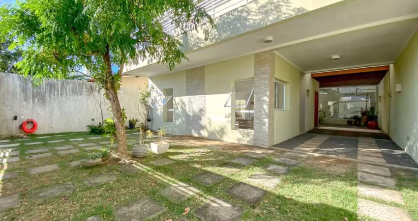 Casa à venda na praia do morro com 360m2 de área construída em terreno de 420m2 ao lado da praia e de todo o comércio de muquiçaba e aeroporto.