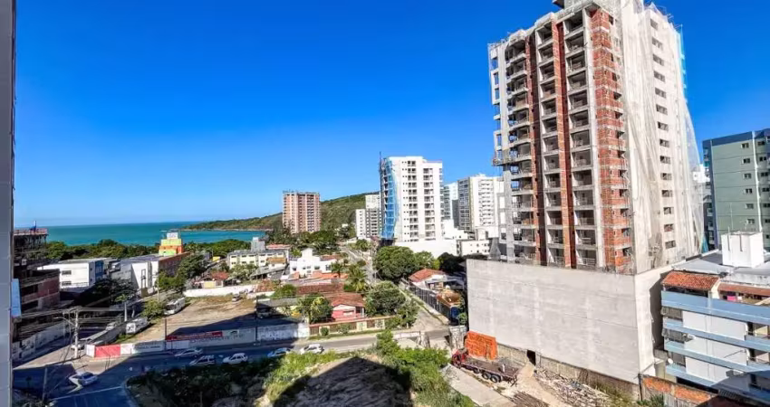 Apartamento mobiliado de 2 quartos sendo 1 suíte à 290 metros do mar, vaga de garagem, frente pra rua em prédio novo com lazer. marque uma visita!