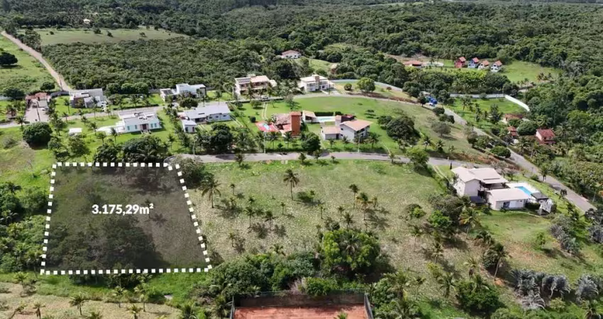 Um luxo! 3.100 m2 de terreno em condomínio fechado rodeado de muita natureza à venda em guarapari/es. condição de pagamento facilitada. confira!