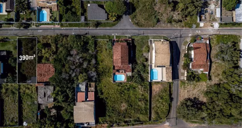 Terreno com aproximadamente 390 m², plano, em rua asfaltada e com vizinhança de excelente padrão à venda em nova guarapari/es. marque uma visita!