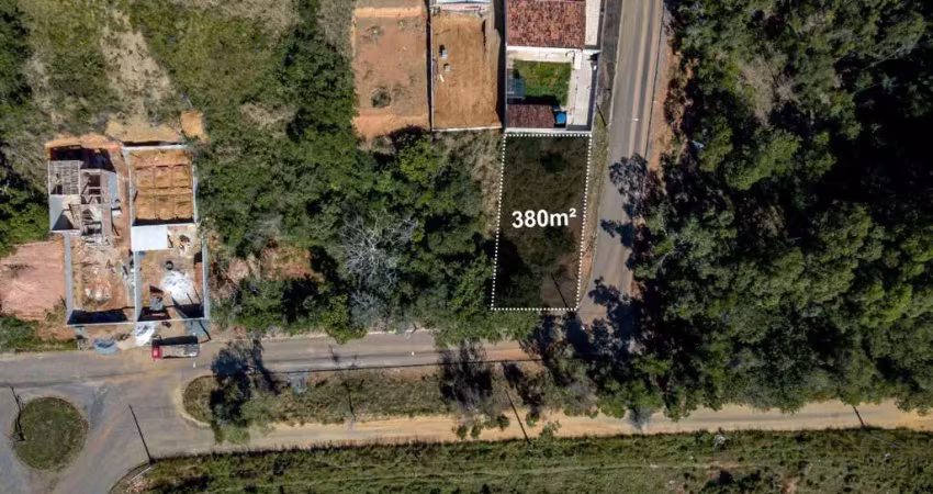 Excelente terreno a venda em nova guarapari/es, com 380m², em rua asfaltada e rodeado de muito verde. marque uma visita, será um prazer!
