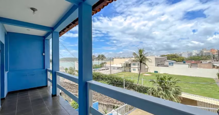 Casa pertinho do mar à venda na enseada azul - nova guarapari/es. são 7 quartos e vista para o mar. solicite mais informações.