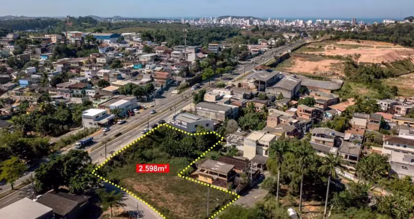 Área à venda de frente para av. jones dos santos neves com 2.598 m2, principal entrada da cidade de guarapari. condição super facilitada de pagamento!