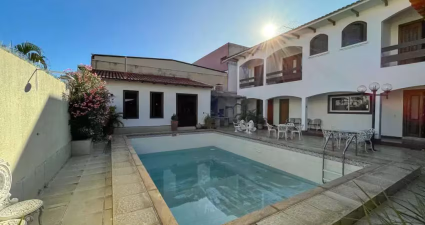 Casa a venda em muquiçaba, guarapari com 750m² de terreno, excelente localização, ideal para fins comerciais.