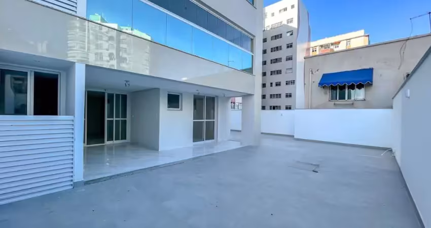 Apartamento tipo casa! excelente 02 quartos com área externa, lazer completo, à venda no centro de guarapari/es. condição especial de pagamento!