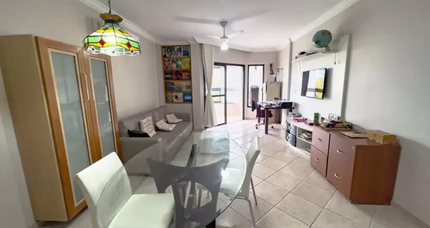 Apartamento tipo casa a venda na enseada a zul pertinho da praia de peracanga. frente, sol da manhã e 2 áreas externas perfeito para você e seu pet!