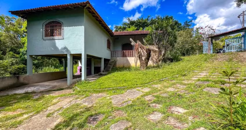 Chacara com casa de 3 quartos e 3.700m² de área à venda, a 700 metros da praia de meaípe, imersa na natureza e qualidade de vida em guarapari/es.