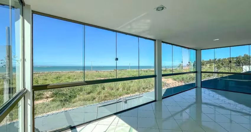 Casa a venda com vista para o mar e a 120 metros da praia de meaipe em guarapari/es.