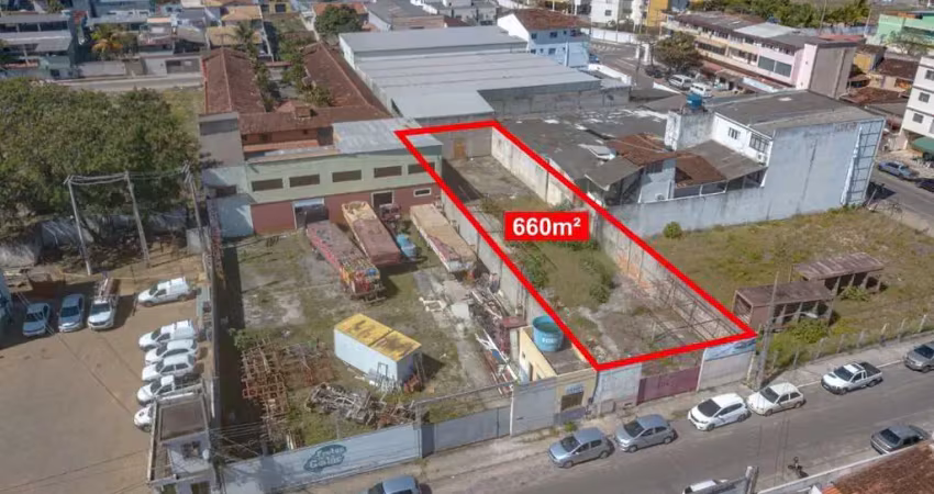 Excelente lote a venda  na praia do morro em guarapari de aproximadamente 660 m² totalmente murado, plano e com rua pavimentada.