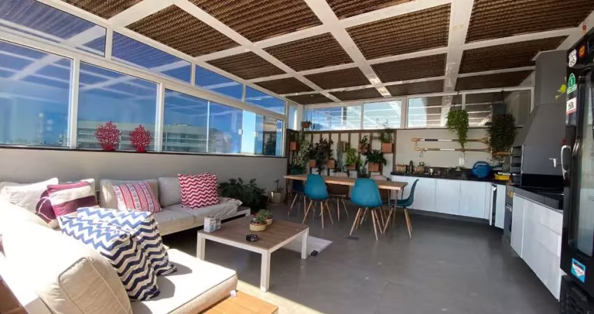 Moderna cobertura decorada a venda em um dos cartões postais de guarapari, a prainha de muquiçaba