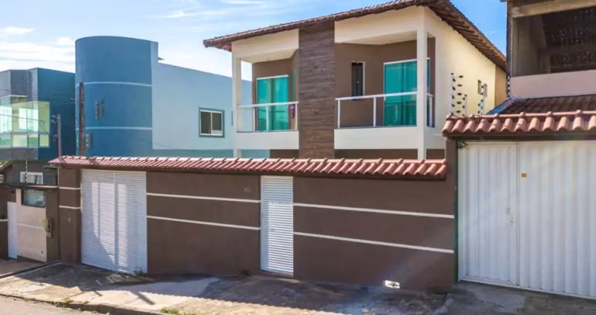 Casa duplex com piscina em bairro residencial em guarapari-es