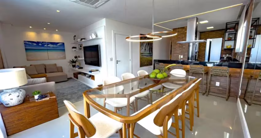 Cobertura decorada e mobiliada em prédio frente para praia da bacutia, 4 quartos sendo 2 suítes, 3 vagas e lazer completo