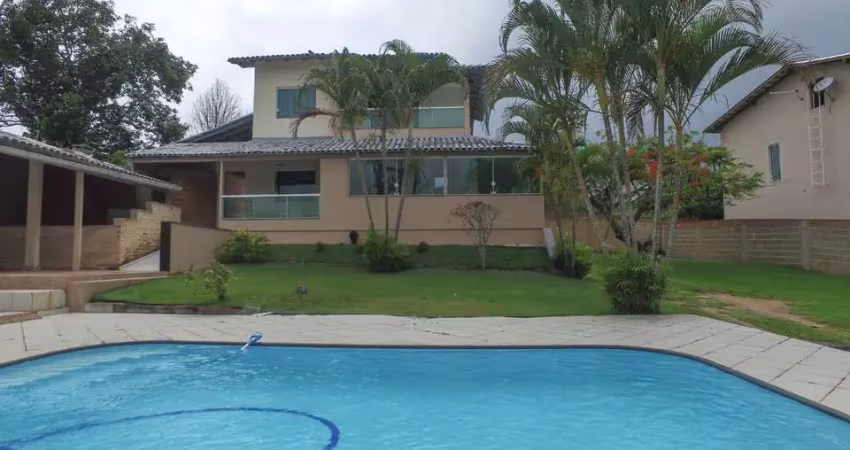 Ampla casa com 3 quartos sendo 2 suíte em nova guarapari
