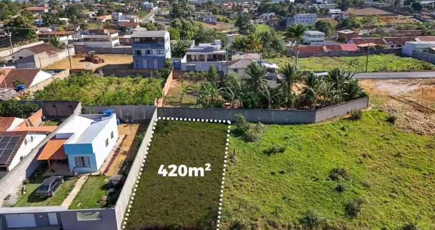 Terreno de 420m² à venda no bairro de fátima, guarapari - es, próximo à rodovia, ótimo para construção de casas em área residencial.