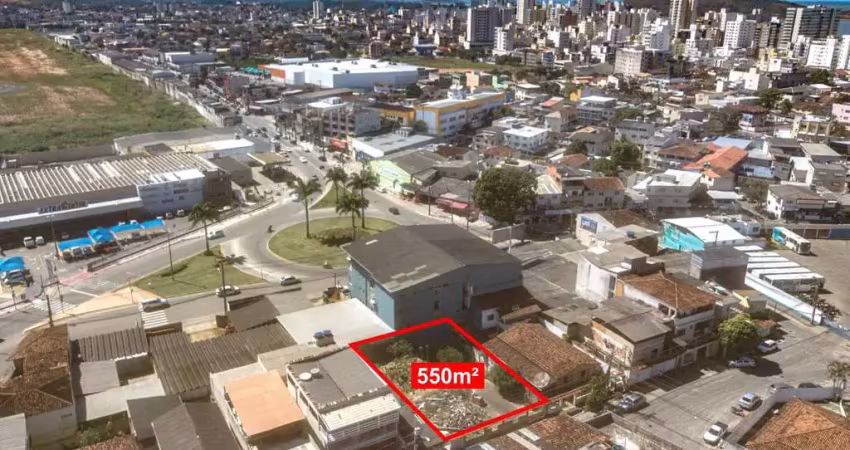 Excelente terreno à venda localizado no bairro muquiçaba - guarapari/es,  próximo a oficina, salão de beleza, padaria, academia e escola.
