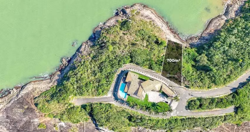 Terreno à venda em meaípe, guarapari, 700m² com vista deslumbrante para o mar e localização privilegiada!