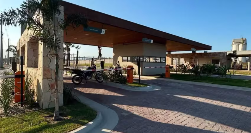 More as margens da ce 060 em um condominio de lotes fechado, lazer completo e condições especiais!
