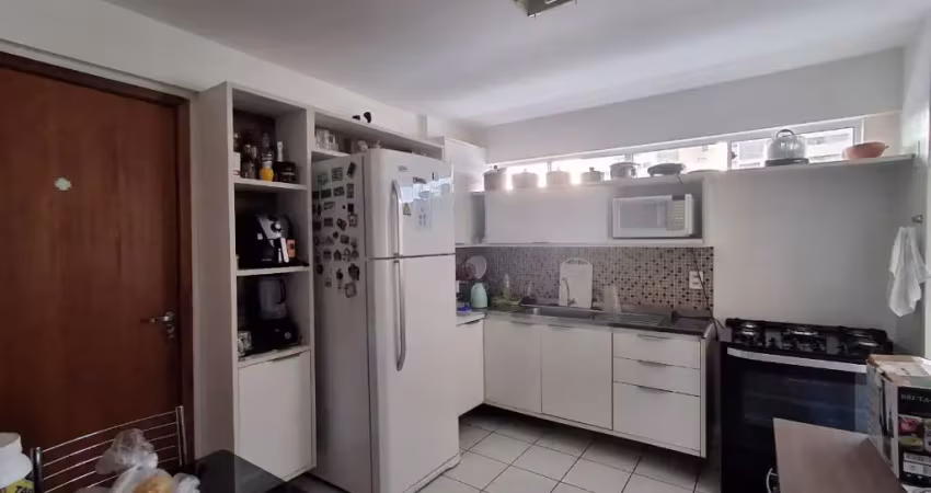 Apartamento no condomínio natal brisa, localizado no bairro pitimbu, próximo à toyolex