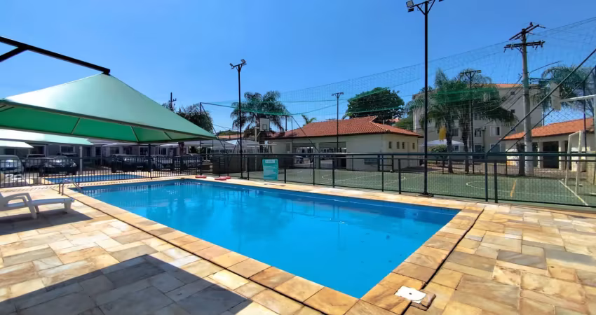 Sobrado com, no piso inferior, varanda gourmet, sala, cozinha, escritório, dispensa. piso superior com três quartos e um banheiro social
