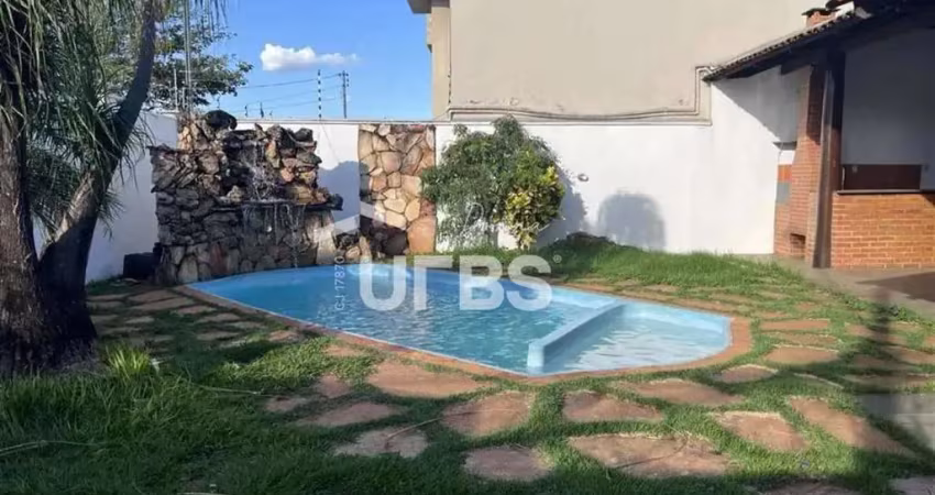 Casa à venda no parque anhanguera -255m² de área construída lote de 535m²