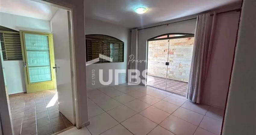 Casa com 3 quartos à venda na Rua B5A, Parque das Laranjeiras, Goiânia