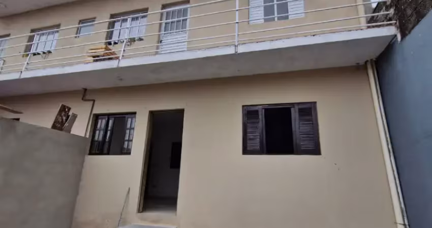 Aluga-se casa com 3 dormitórios no centro-excelente oportunidade