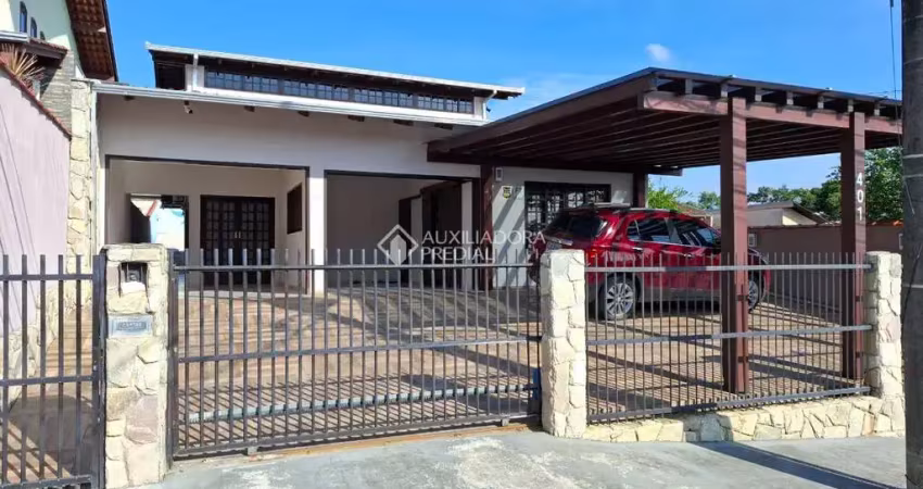Casa com 4 quartos à venda na Rua Ilhéus, 401, Floresta, Joinville