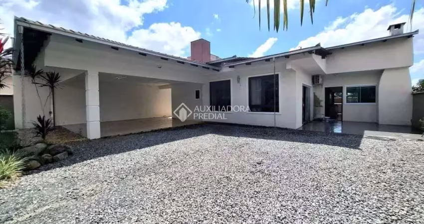 Casa com 3 quartos à venda na Willy A Jacob, 197, Costa e Silva, Joinville