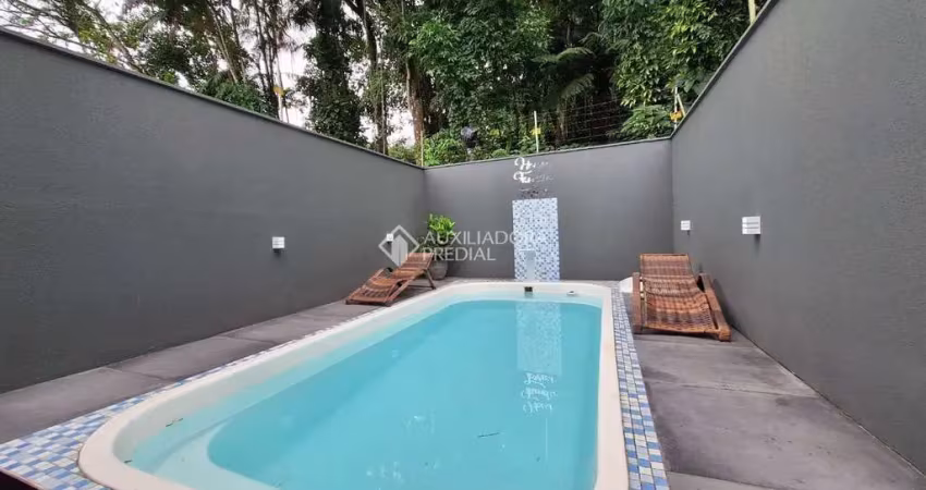 Casa com 3 quartos à venda na Rua Sol, 297, Glória, Joinville