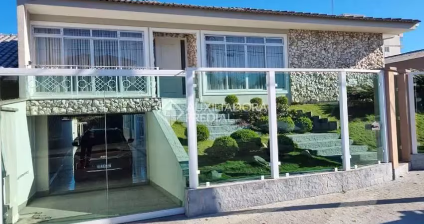 Casa com 6 quartos à venda na Vila Operária, Campo Largo 