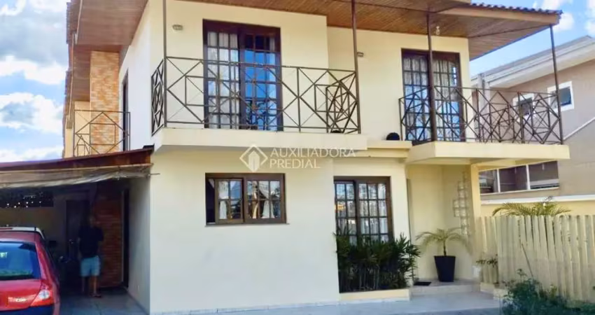 Casa em condomínio fechado com 3 quartos à venda na Rua Ema Taner de Andrade, 907, Loteamento São José, Campo Largo