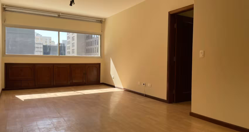 Localização estratégica. apartamento 131,27m2- 2 dormitórios. centro com vaga de garagem.
