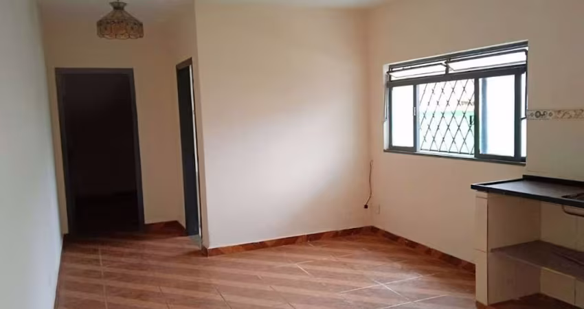 Casa com 1 dormitório para alugar por R$ 750/mês - Chácara Esperia - Piracicaba/SP