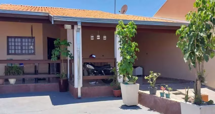 Casa à venda, vila real continuação, hortolândia, sp.casa com 3 dorms,1 banheiro,3 vagas de garagem e com edicula no fundo