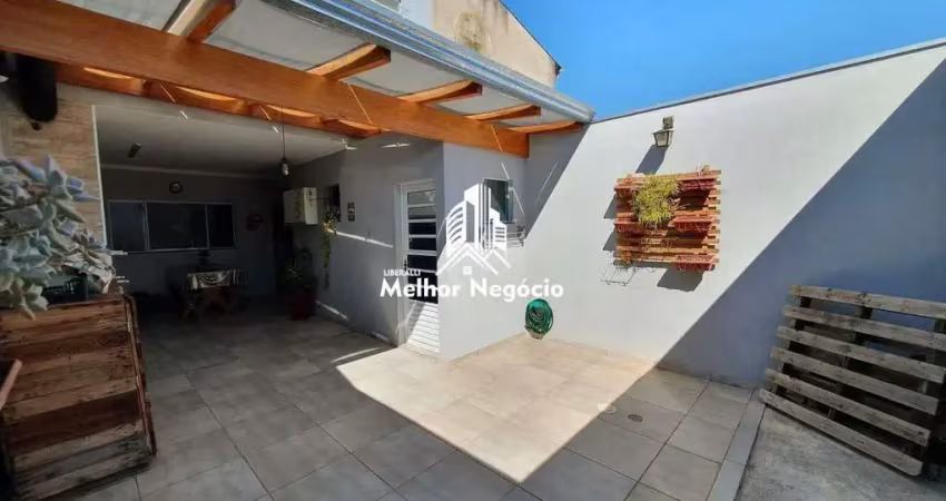 Casa assobradada à venda no jardim dulce, sumaré, sp. casa com 2 dorms sendo 1 suite, 2 banheiros e 2 vagas de garagem.
