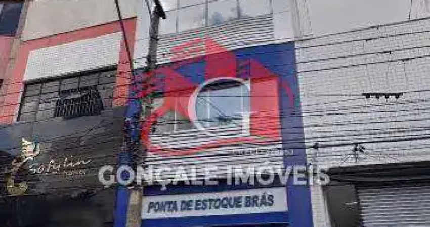 Prédio comercial com 794m2, sendo loja, mezanino e mais 2 andares. prédio com elevador de carga.