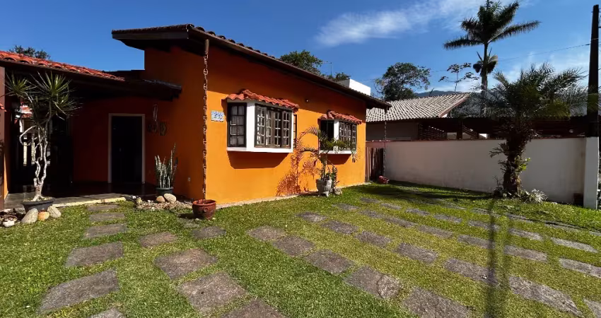 Casa no condomínio mar verde – 5 dormitórios sendo 2 suítes, area de lazer completa piscina e churrasqueira,  mococa/caraguatatuba