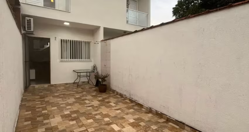 Sobrado a venda  com 03 dormitórios a poucos metros da orla da praia do massaguaçu