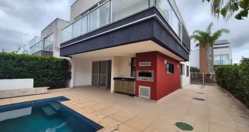 Casa 306m² - 05 qtos (04 suítes) piscina e churrasqueira - condomínio fechado com infra completa !!!