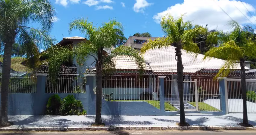 Casa plana a venda em novo hamburgo construída en dois belos terrenos.
