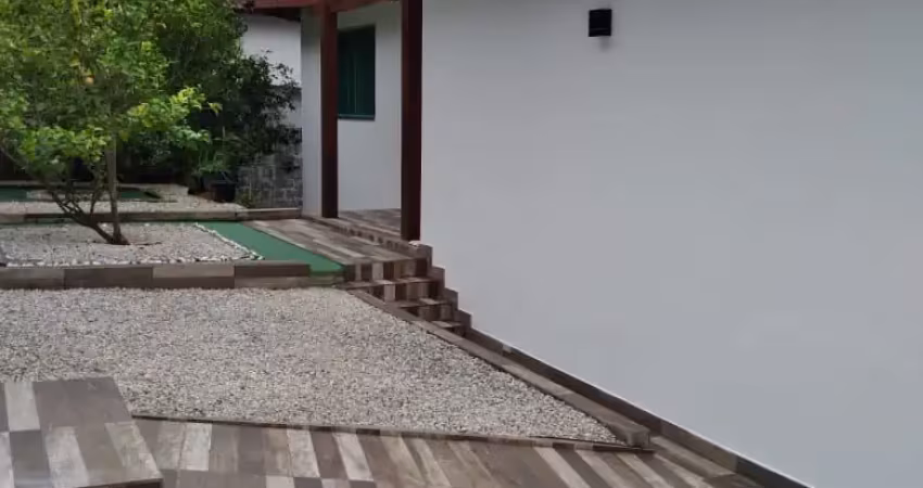 Linda casa em florianópolis com 11 quartos  ideal para investimento em clínica médica locação por temporada