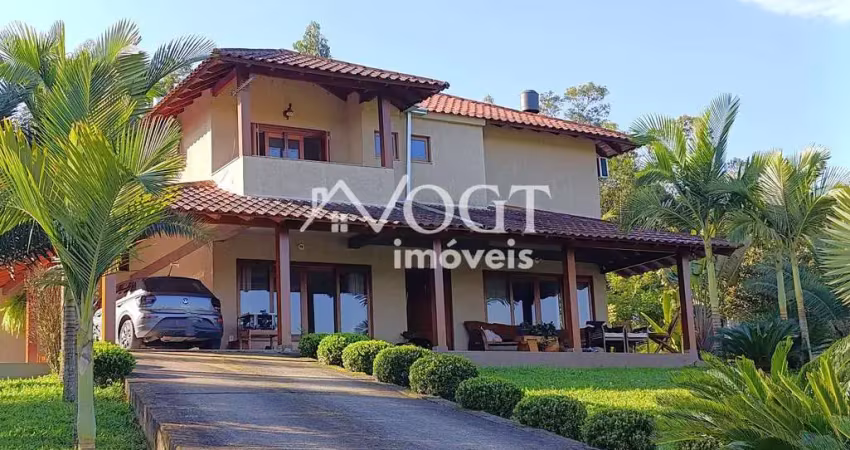 Sitio 3400 m² completo com casa de alvenaria, 4 dormitórios com suíte  – acabamento impecável em madeira garapeira – terreno com árvores frutíferas