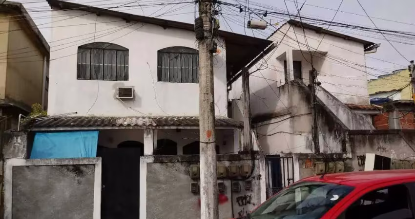 Casa com 13 quartos à venda na Rua Três Rios, Trindade, São Gonçalo