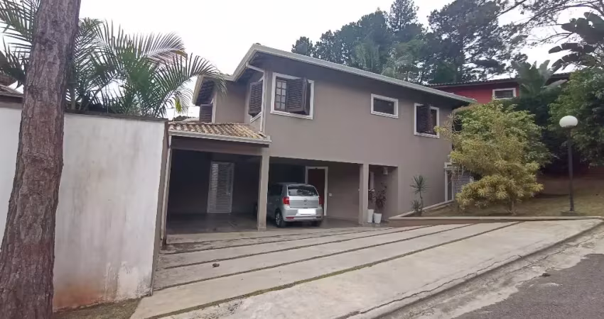 Lindíssima casa no meio do verde, ambientes amplos!  granja viana