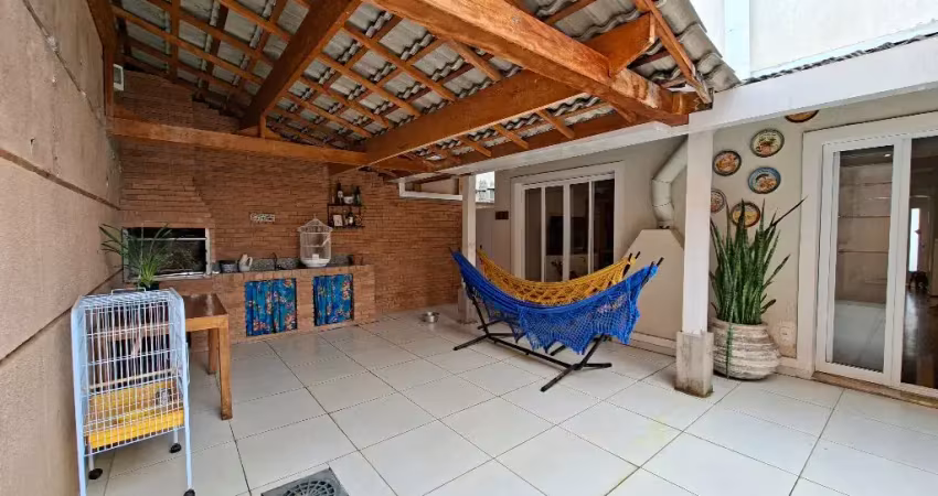 Sobrado semi-geminado com 4 quartos em condomínio na granja viana. e 2
