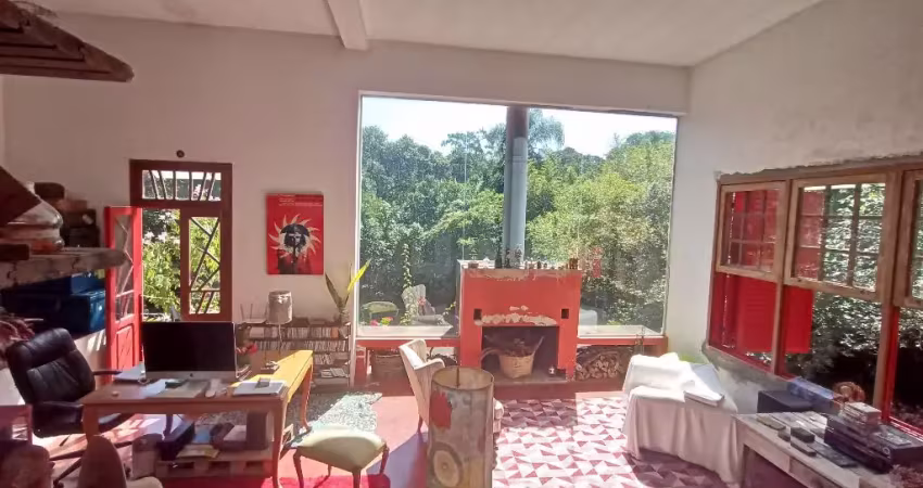 Amplo loft em condomínio com muita natureza. granja viana.