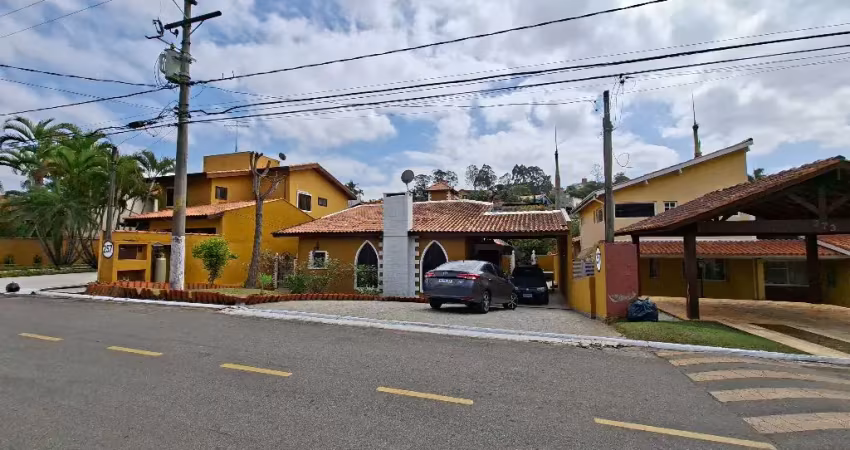 Casa térrea em condomínio com clube. granja viana km 28!
