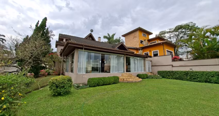 Elegancia e estilo clássico contemporâneo em condomínio na granja viana.