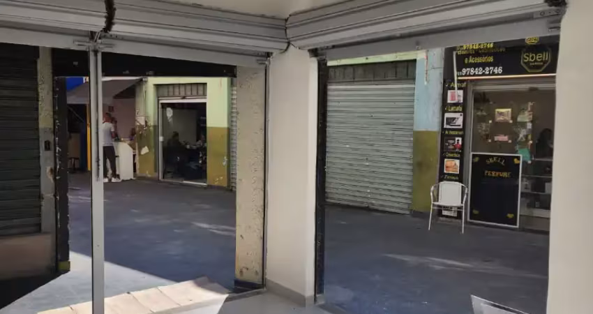 Ponto comercial em frente ao terminal de ônibus e estação de trem